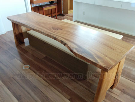 ヨシオ家の高床式ユニット畳とオーダーテーブル