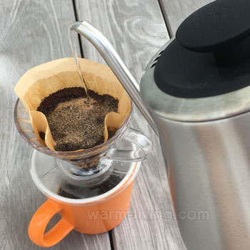 OXOのドリップケトルでコーヒードリッパーに、狙った場所に正確にお湯を注ぐ